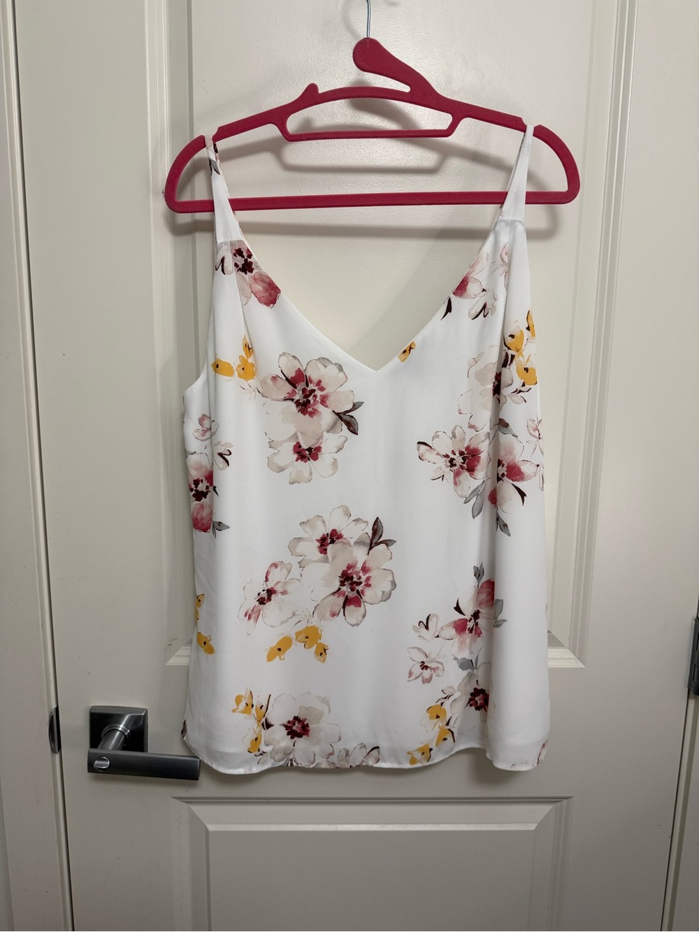 RW&CO. Women's White Floral V-Neck Lined Camisole in size L
